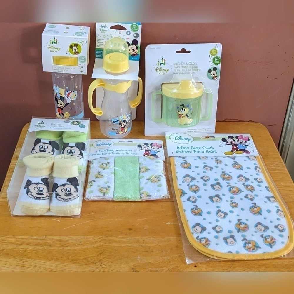 New Disney baby Mickey mouse gift set bottle sippy cup socks burp cloth, T7MIS